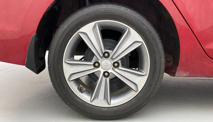 2019 Hyundai Verna 1.6 CRDI SX + AT, Diesel, Automatic, 29,510 km, Right Rear Wheel