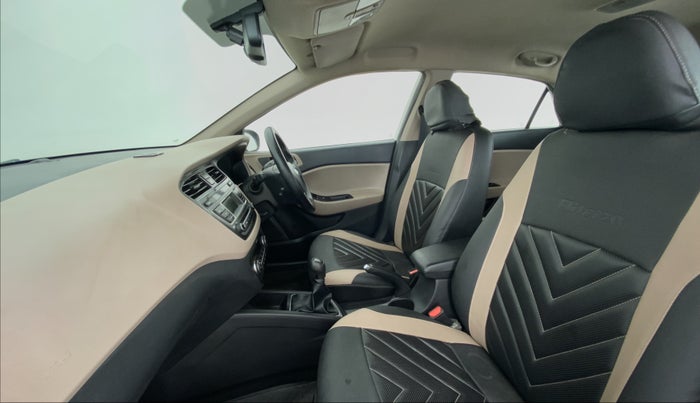 2016 Hyundai Elite i20 SPORTZ 1.2, CNG, Manual, 29,738 km, Right Side Front Door Cabin