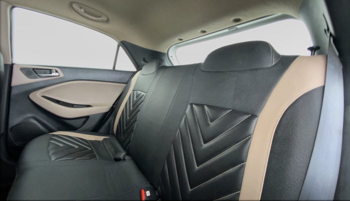 2016 Hyundai Elite i20 SPORTZ 1.2, CNG, Manual, 29,738 km, Right Side Rear Door Cabin