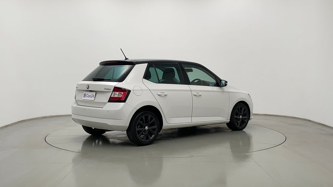 Right Back Diagonal (45- Degree) View