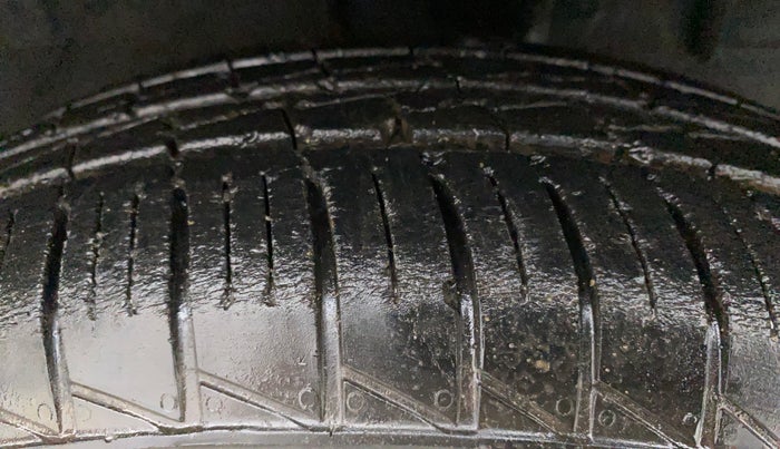 2019 Renault TRIBER RXZ, Petrol, Manual, 11,912 km, Left Rear Tyre Tread