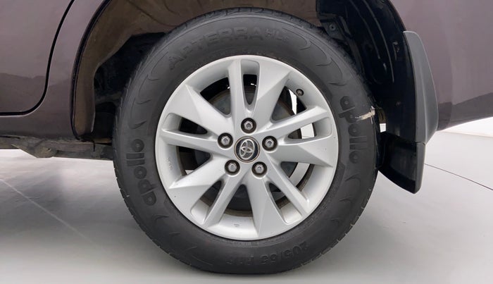 2017 Toyota Innova Crysta 2.7 GX 7 STR MT, Petrol, Manual, 43,867 km, Right Rear Wheel