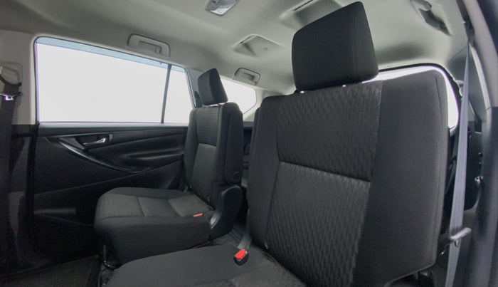 2017 Toyota Innova Crysta 2.7 GX 7 STR MT, Petrol, Manual, 43,867 km, Right Side Rear Door Cabin