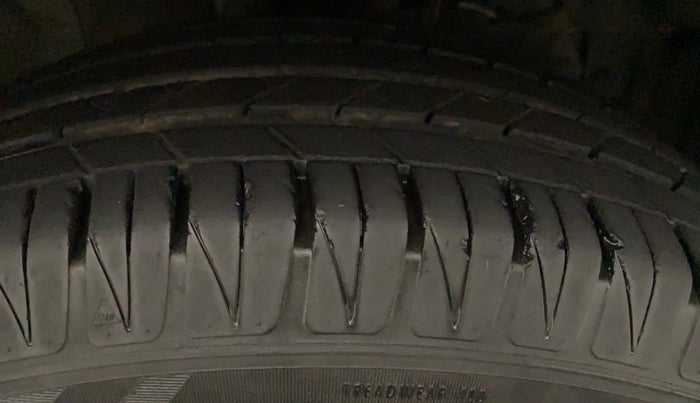 2016 Maruti Vitara Brezza ZDI PLUS DUAL TONE, Diesel, Manual, 94,287 km, Right Front Tyre Tread