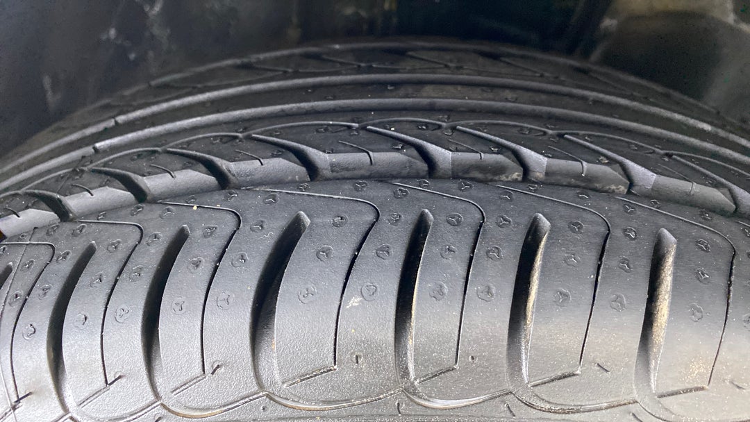 Right Front Tyre Tread