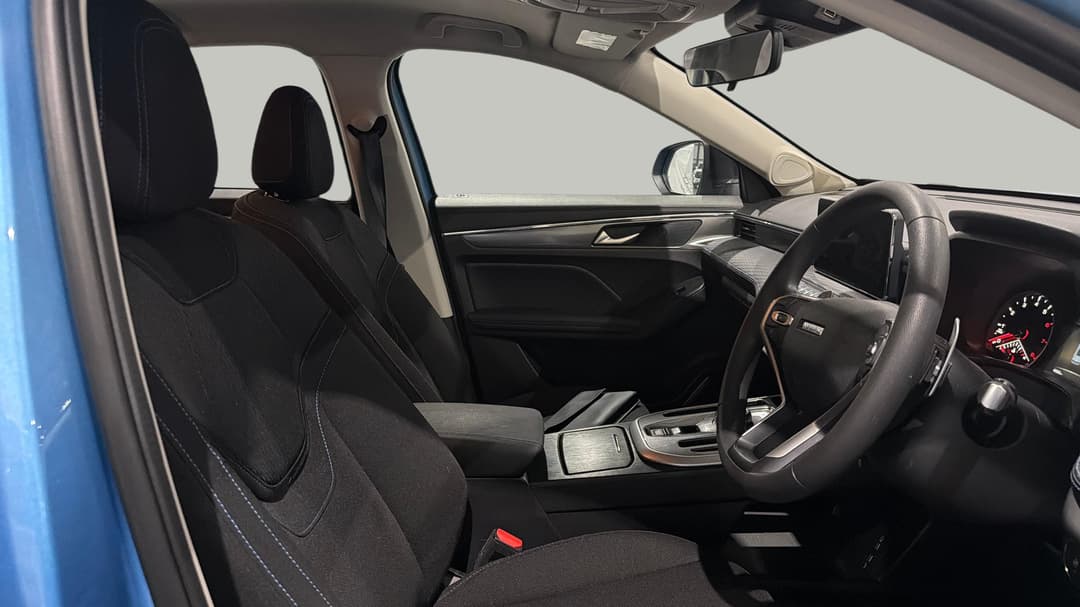 2025 GWM Haval Jolion Premium, Automatic, 4560 km, Right Side Front Door Cabin View