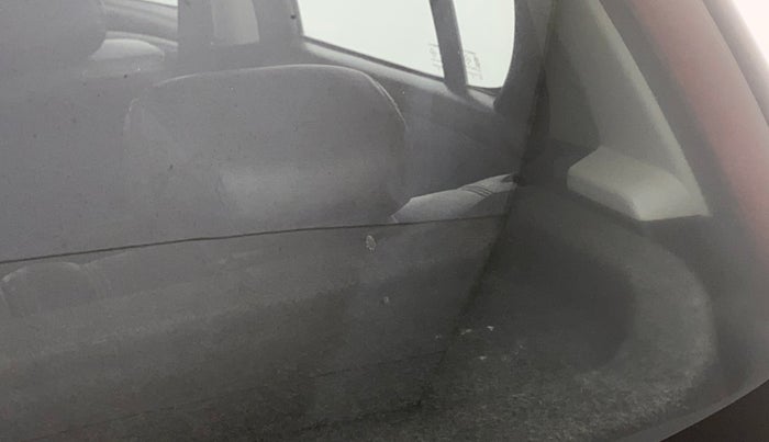 2015 Maruti Swift VXI, Petrol, Manual, 72,542 km, Rear windshield - Minor spot on windshield
