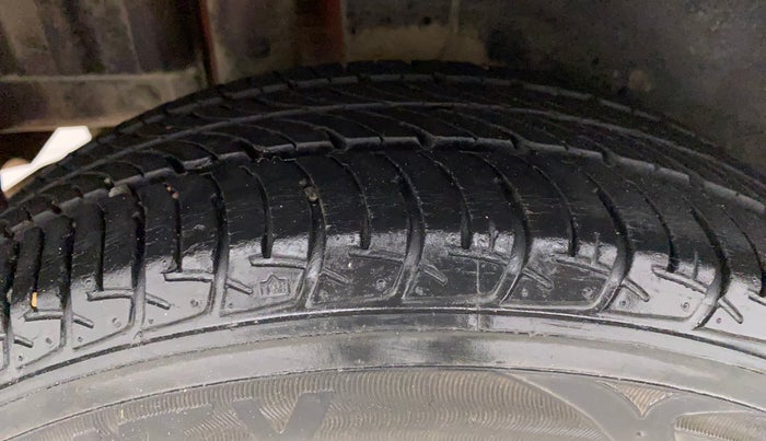 2015 Maruti Swift VXI, Petrol, Manual, 72,542 km, Right Rear Tyre Tread