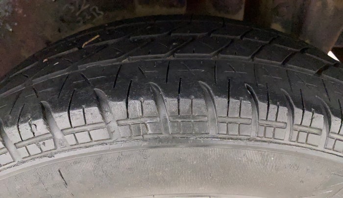 2015 Maruti Swift VXI, Petrol, Manual, 72,542 km, Left Rear Tyre Tread