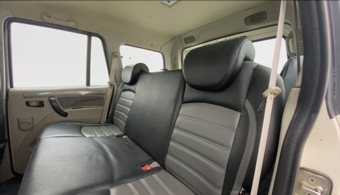 2018 Mahindra Scorpio S5, Diesel, Manual, 18,012 km, Right Side Rear Door Cabin