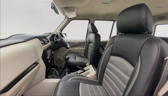 2018 Mahindra Scorpio S5, Diesel, Manual, 18,012 km, Right Side Front Door Cabin
