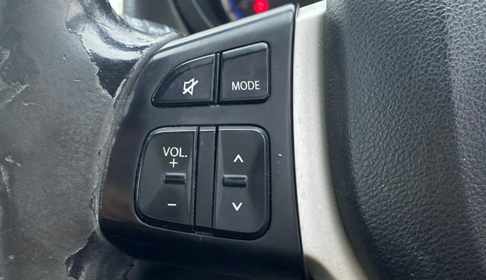 2017 Maruti S Cross ALPHA 1.3, Diesel, Manual, 95,850 km, Steering wheel - Sound system control not functional