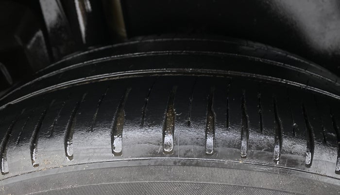 2017 Maruti S Cross ALPHA 1.3, Diesel, Manual, 95,850 km, Right Rear Tyre Tread