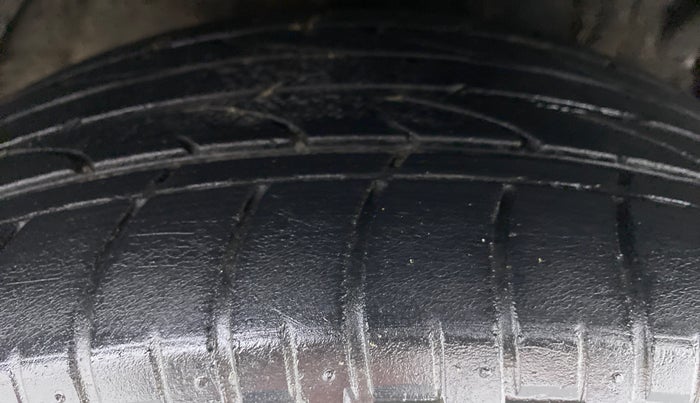 2019 Mahindra XUV300 W8(O), Diesel, Manual, 14,647 km, Right Front Tyre Tread