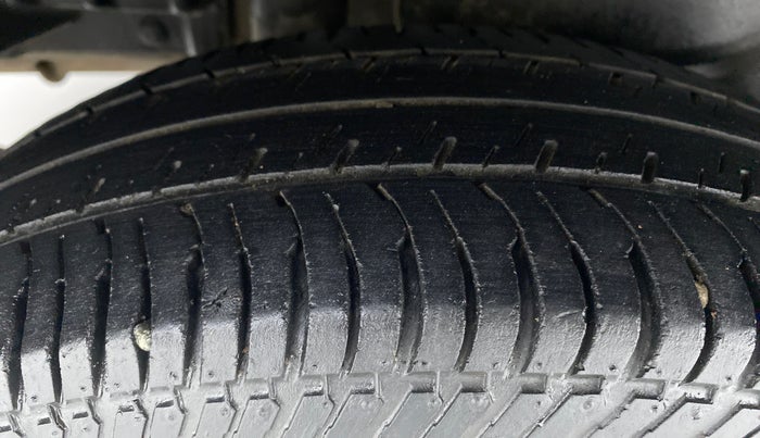 2015 Maruti Swift Dzire VXI AT, Petrol, Automatic, 56,836 km, Right Rear Tyre Tread