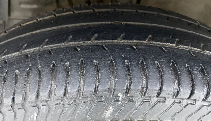 2015 Maruti Swift Dzire VXI AT, Petrol, Automatic, 56,836 km, Left Front Tyre Tread