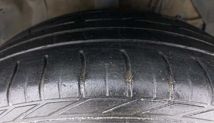 2017 Maruti S Cross ZETA 1.3, Diesel, Manual, 66,918 km, Right Front Tyre Tread