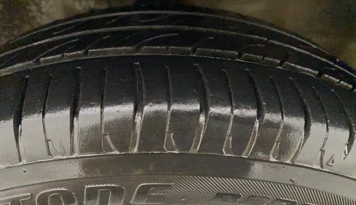 2015 Maruti Wagon R 1.0 VXI, Petrol, Manual, 64,221 km, Right Front Tyre Tread