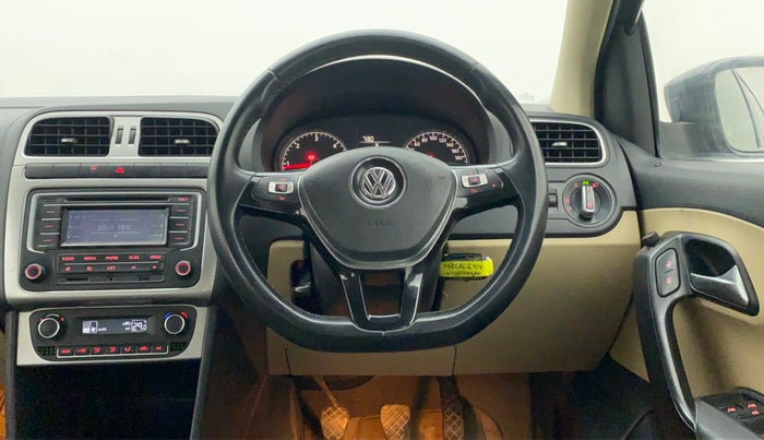 2015 Volkswagen Polo HIGHLINE1.5L DIESEL, Diesel, Manual, 1,41,390 km, Steering Wheel Close Up