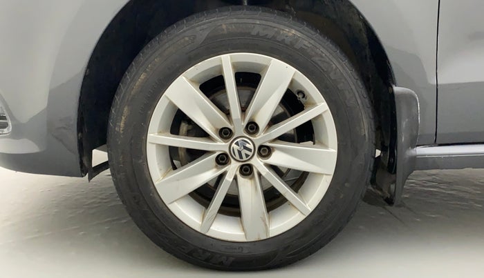 2015 Volkswagen Polo HIGHLINE1.5L DIESEL, Diesel, Manual, 1,41,390 km, Left Front Wheel