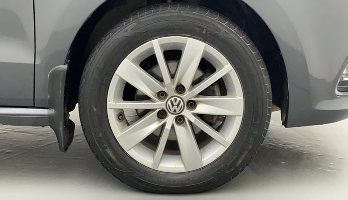 2015 Volkswagen Polo HIGHLINE1.5L DIESEL, Diesel, Manual, 1,41,390 km, Right Front Wheel