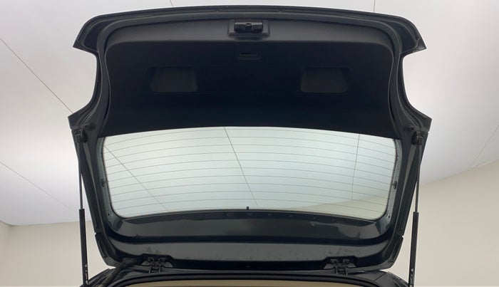 2015 Volkswagen Polo HIGHLINE1.5L DIESEL, Diesel, Manual, 1,41,390 km, Boot Door Open