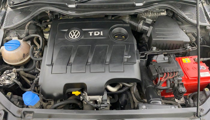 2015 Volkswagen Polo HIGHLINE1.5L DIESEL, Diesel, Manual, 1,41,390 km, Open Bonet