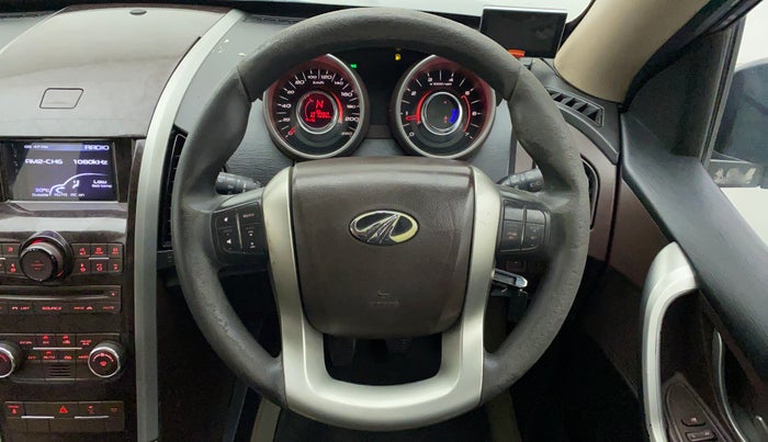2014 Mahindra XUV500 W6, Diesel, Manual, 1,07,080 km, Steering Wheel Close Up