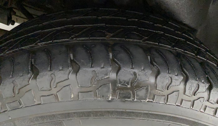 2014 Mahindra XUV500 W6, Diesel, Manual, 1,07,080 km, Right Rear Tyre Tread