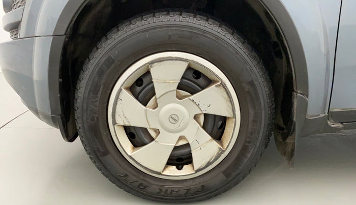 2014 Mahindra XUV500 W6, Diesel, Manual, 1,07,080 km, Left Front Wheel