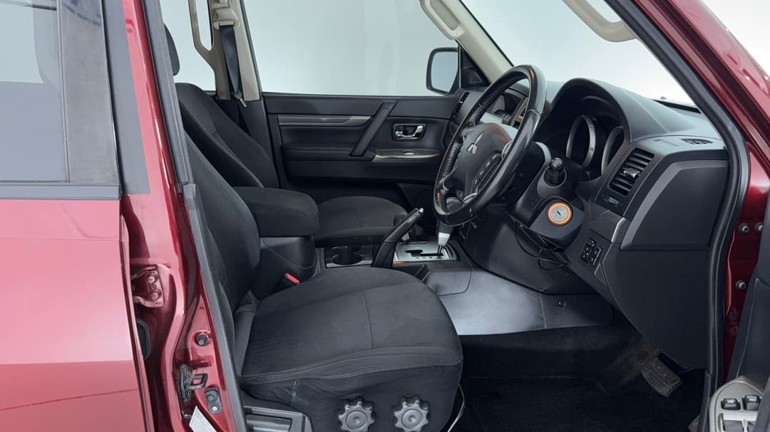 2019 Mitsubishi Pajero Glx (4x4) 7 Seat, Automatic, 136393 km, Right Side Front Door Cabin View