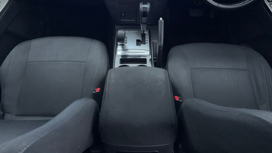 2019 Mitsubishi Pajero Glx (4x4) 7 Seat, Automatic, 136393 km, Center Console