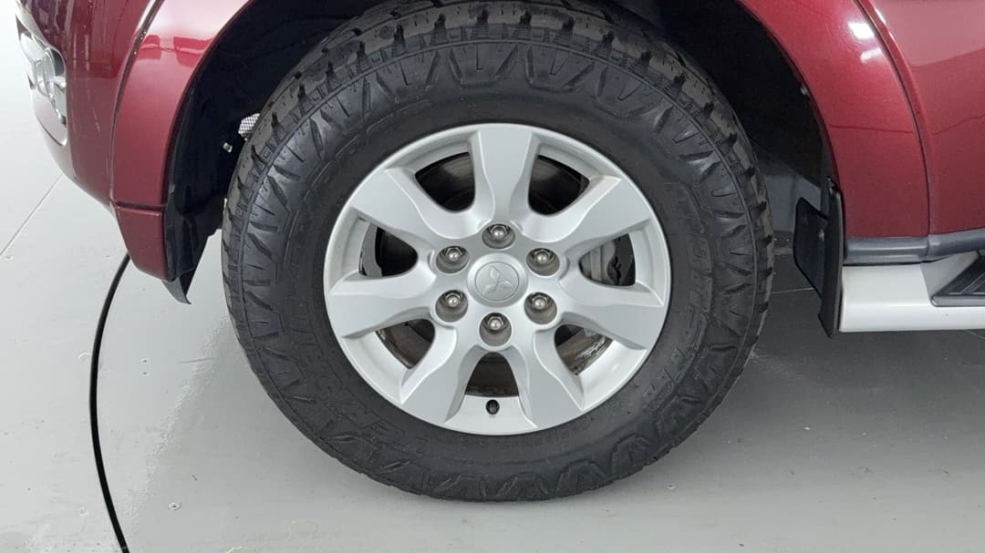 2019 Mitsubishi Pajero Glx (4x4) 7 Seat, Automatic, 136393 km, Left Front Wheel