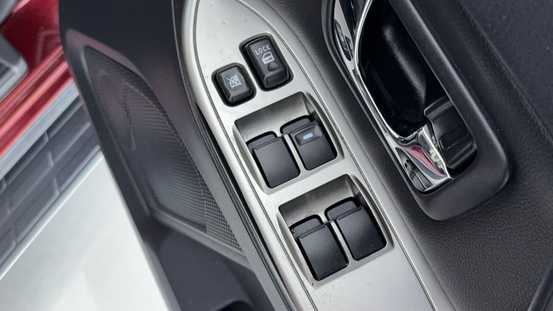 2019 Mitsubishi Pajero Glx (4x4) 7 Seat, Automatic, 136393 km, Drivers Side Door Panel Controls