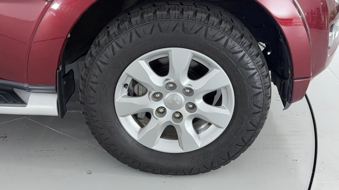2019 Mitsubishi Pajero Glx (4x4) 7 Seat, Automatic, 136393 km, Right Front Wheel