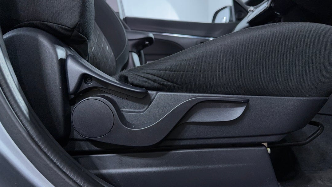 2021 Mitsubishi ASX Es (2WD), Automatic, 37665 km, Drivers Side Adjustment Panel