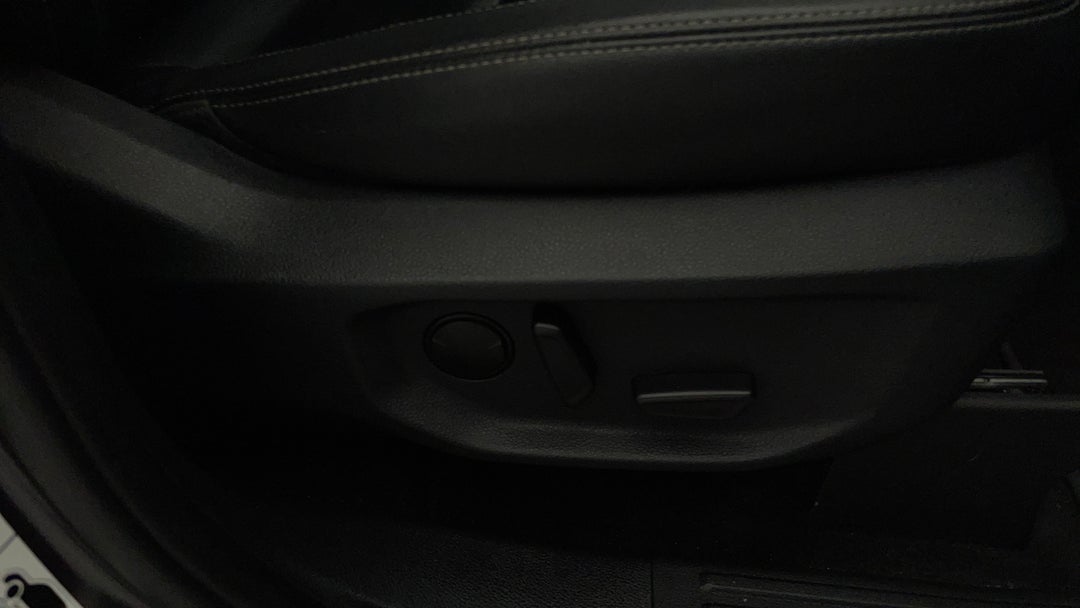 2022 Ford Ranger Sport 2.0 (4x4), Automatic, 48556 km, Drivers Side Adjustment Panel