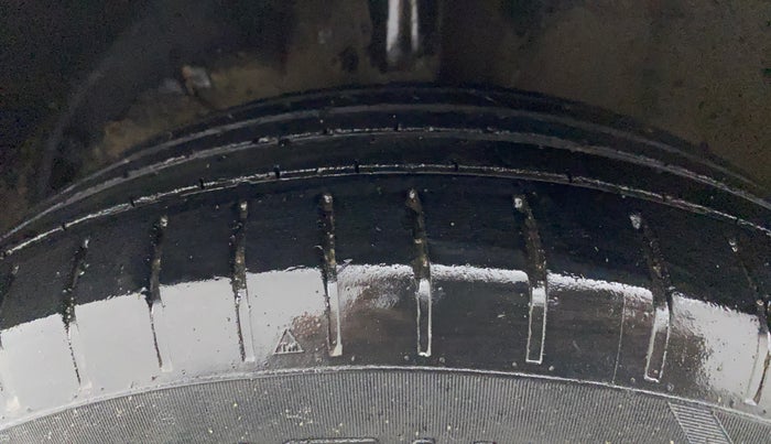 2019 Maruti Swift ZXI PLUS, Petrol, Manual, 81,808 km, Left Front Tyre Tread