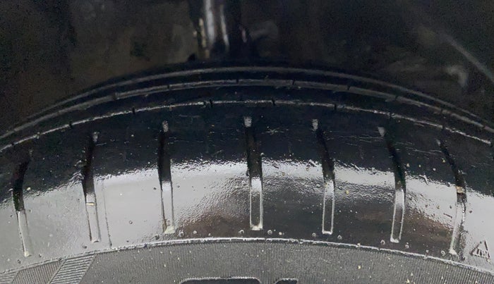 2019 Maruti Swift ZXI PLUS, Petrol, Manual, 81,808 km, Right Front Tyre Tread