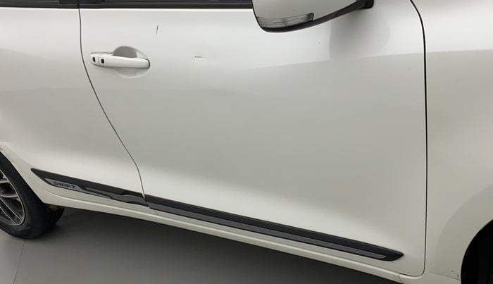 2019 Maruti Swift ZXI PLUS, Petrol, Manual, 81,808 km, Driver-side door - Minor scratches