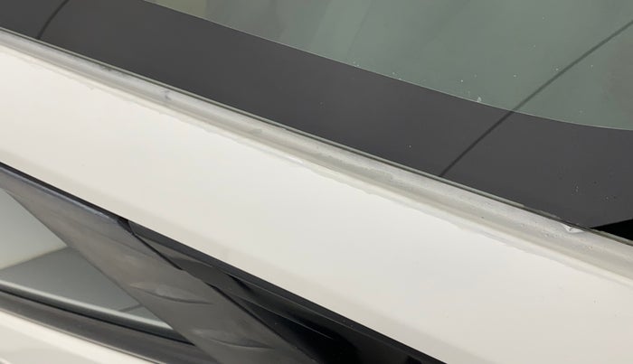 2014 Honda Brio VX AT, Petrol, Automatic, 63,822 km, Right A pillar - Paint is slightly faded