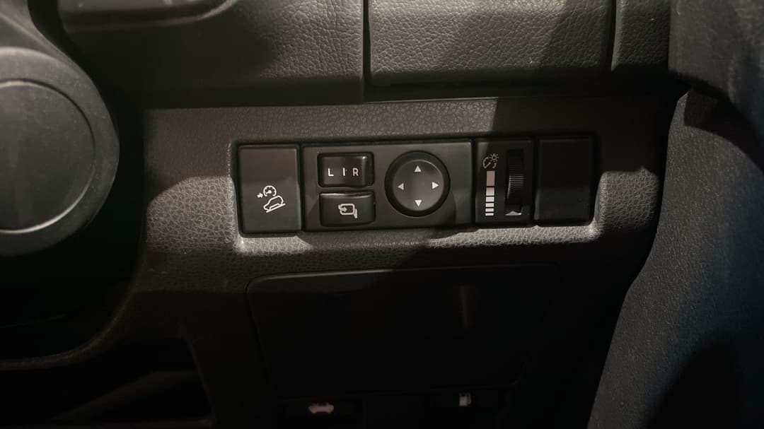 2020 Isuzu MU-X Ls-t (4x2), Automatic, 126773 km, Utility Switches/Buttons
