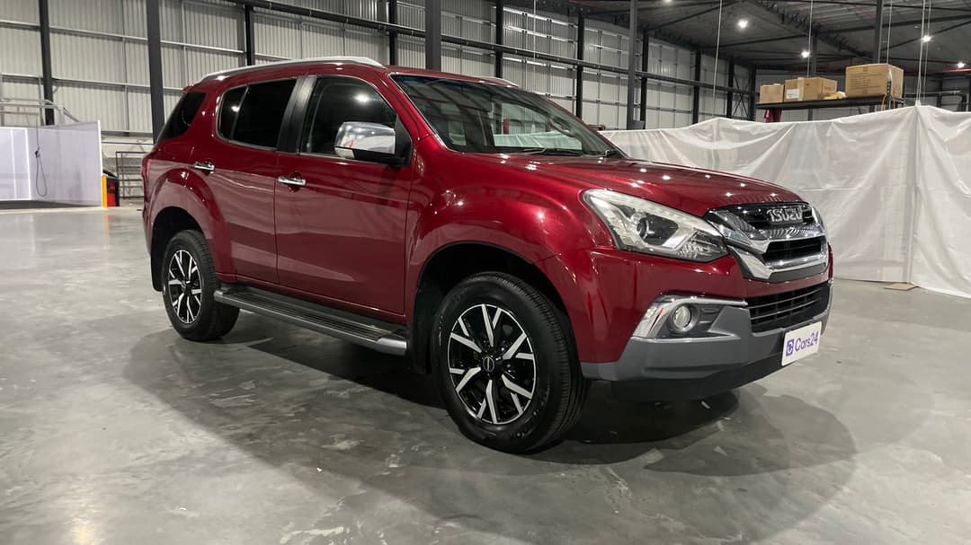 2020 Isuzu MU-X Ls-t (4x2), Automatic, 126773 km, Right Front Diagonal (45- Degree) View