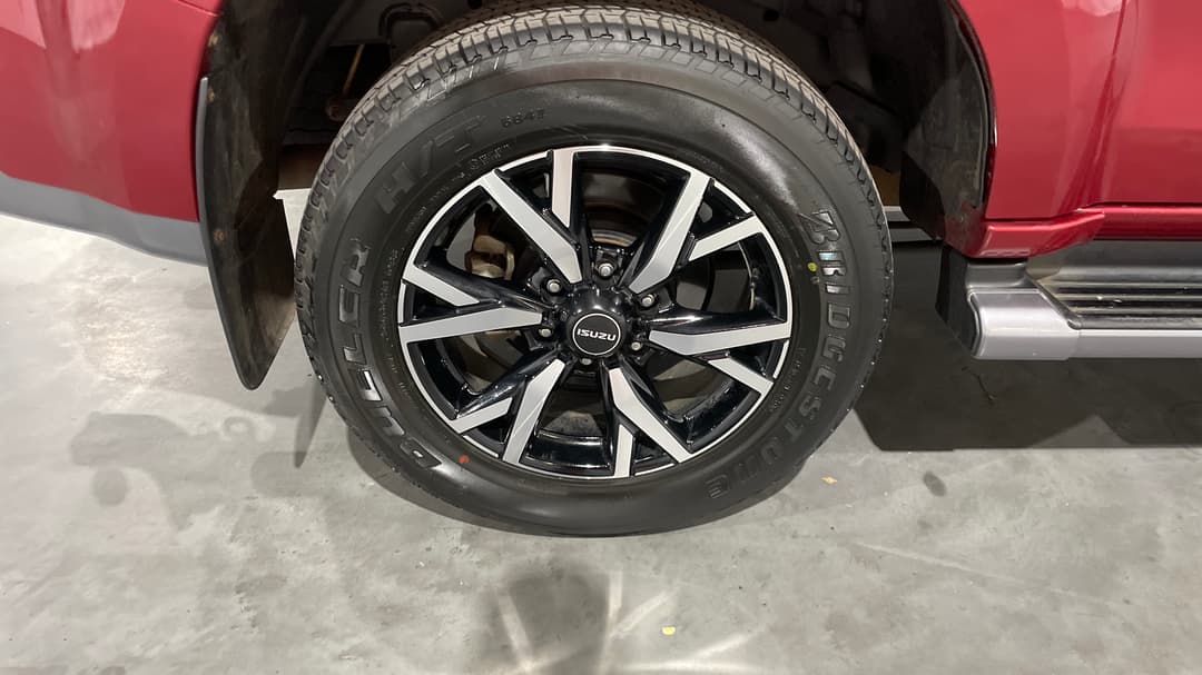 2020 Isuzu MU-X Ls-t (4x2), Automatic, 126773 km, Right Rear Wheel