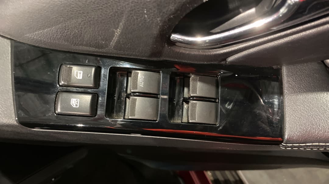2020 Isuzu MU-X Ls-t (4x2), Automatic, 126773 km, Drivers Side Door Panel Controls