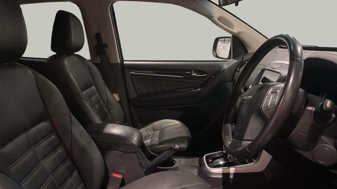 2020 Isuzu MU-X Ls-t (4x2), Automatic, 126773 km, Right Side Front Door Cabin View