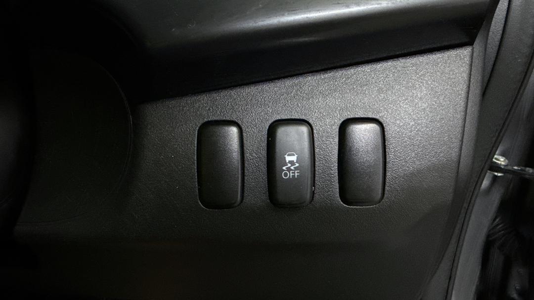 2017 Mitsubishi Lancer Es Sport, Automatic, 83918 km, Utility Switches/Buttons