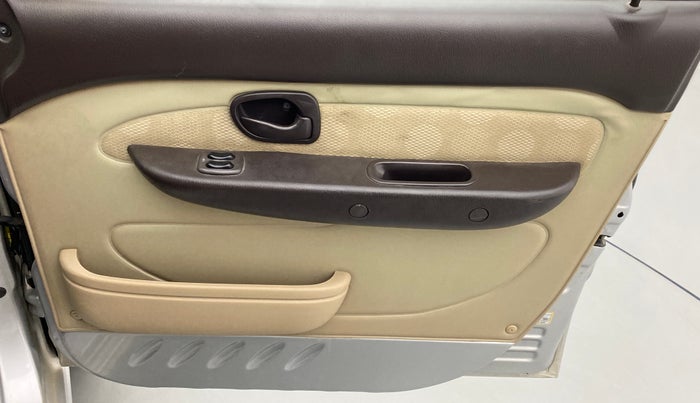2013 Hyundai Santro Xing GL PLUS, Petrol, Manual, 72,677 km, Driver Side Door Panels Control