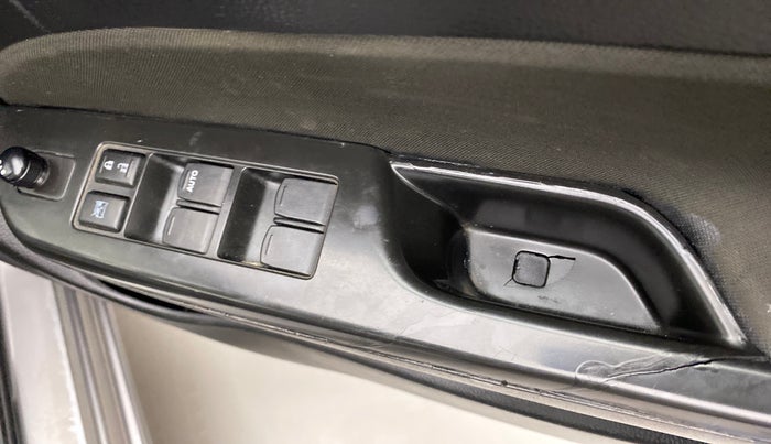 2013 Maruti Swift VXI, Petrol, Manual, 49,510 km, Right front window switch / handle - Minor damage