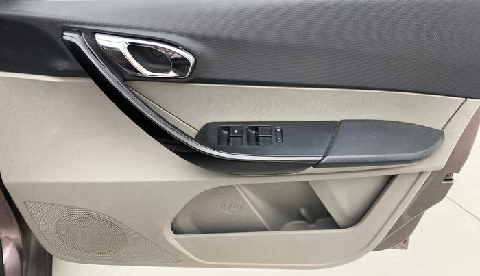 2017 Tata Tiago XZ 1.2 REVOTRON, Petrol, Manual, 51,876 km, Driver Side Door Panels Control